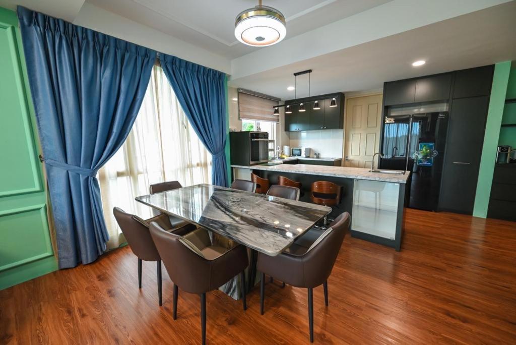 Santubong Lower Level Apartment