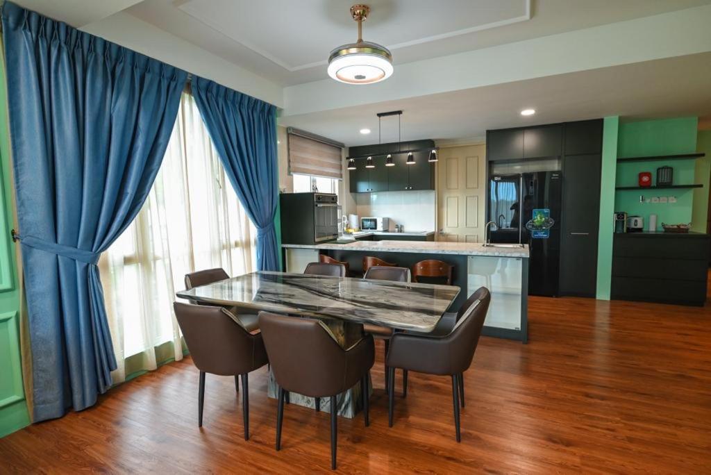 Santubong Lower Level Apartment